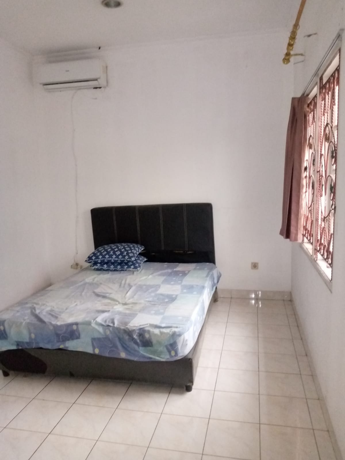 Rumah Disewakan Semi Furnished di Cluster Hawaii Deltamas Cikarang